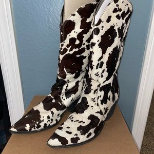 Cow print cowgirl boots 8.5